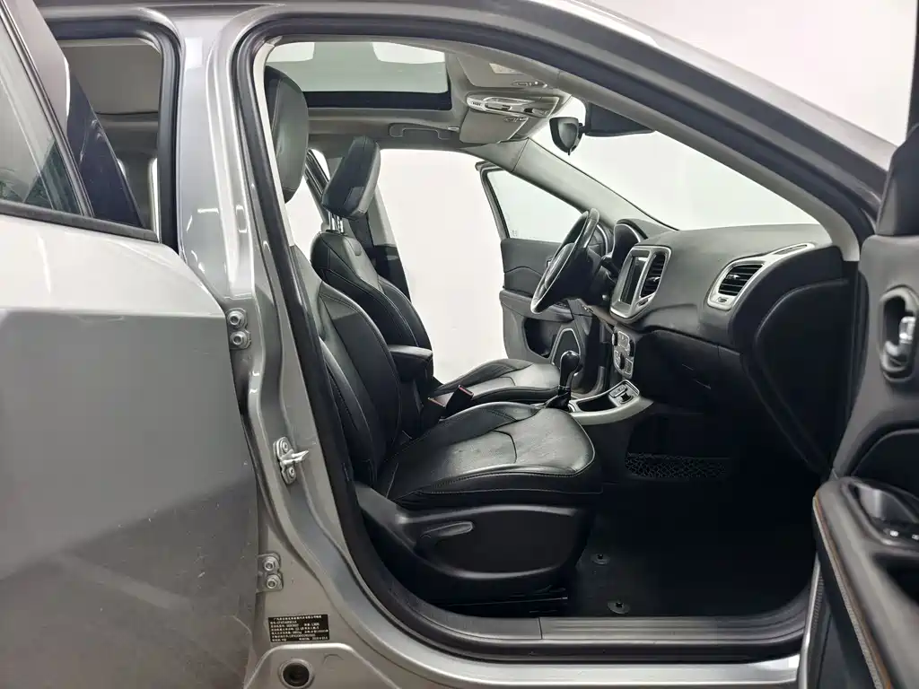 Jeep Compass — миниатюра 14