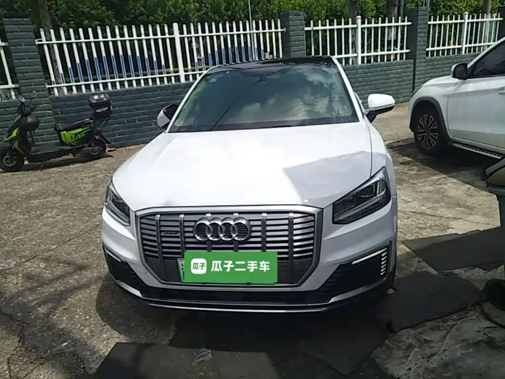 Audi Q2L e-tron — миниатюра 3