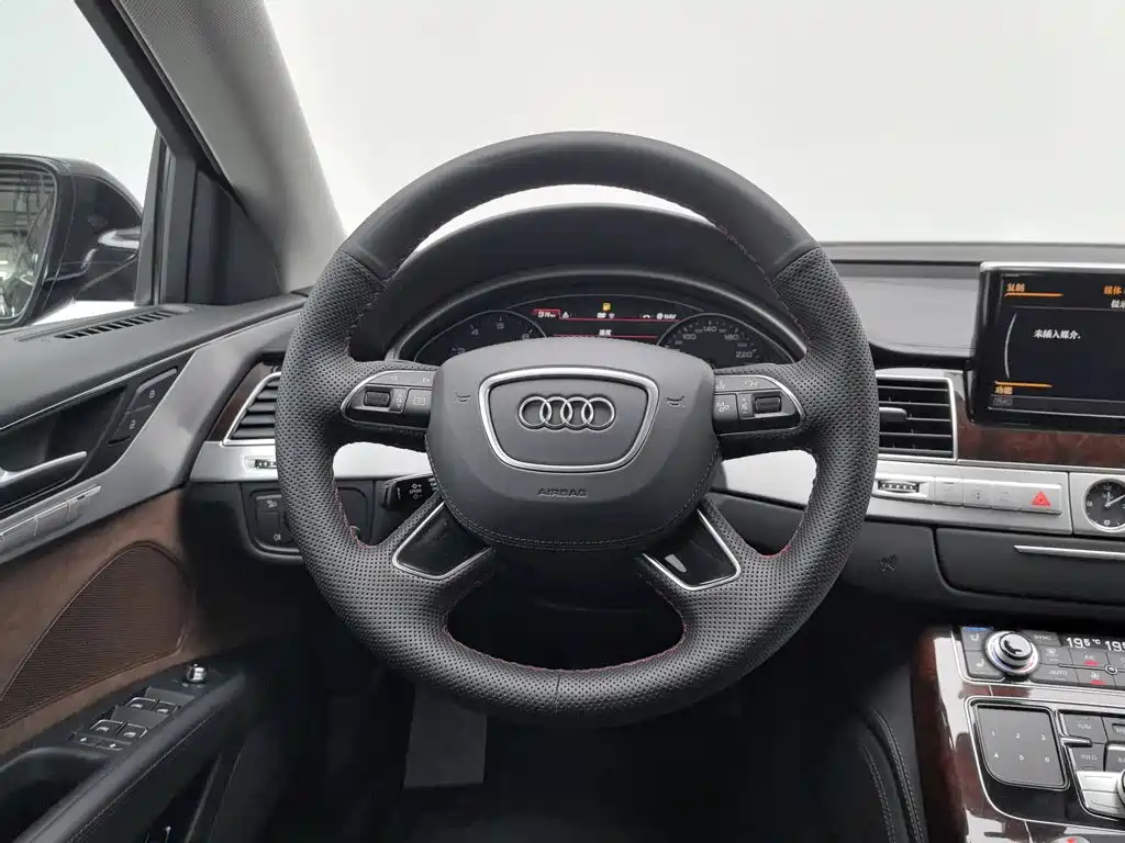 Audi A8 — миниатюра 11