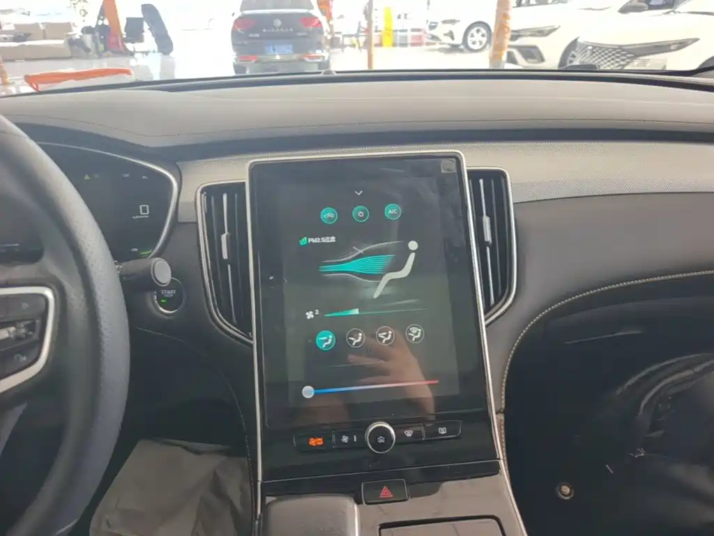 Roewe i6 MAX New Energy — миниатюра 13
