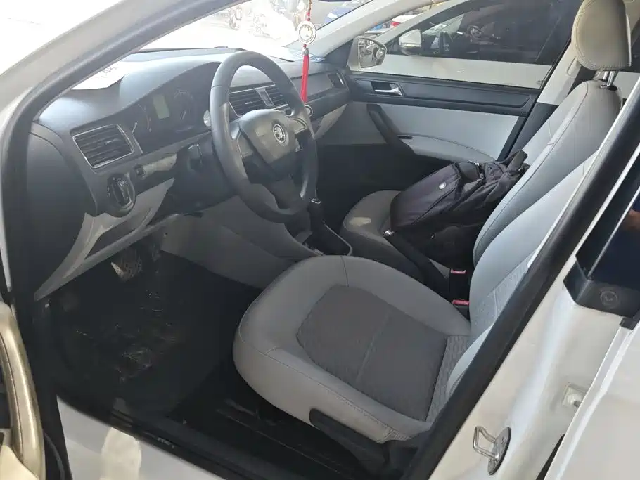 Skoda Rapid — миниатюра 9