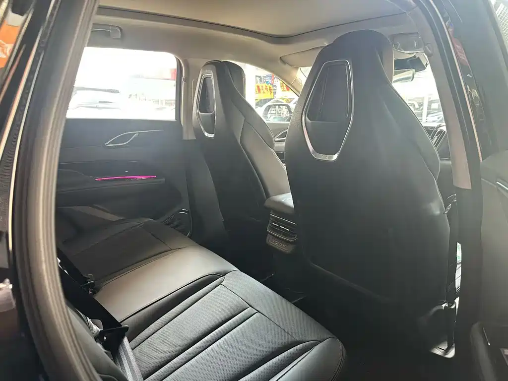 Hongqi Hongqi HS3 PHEV — миниатюра 5