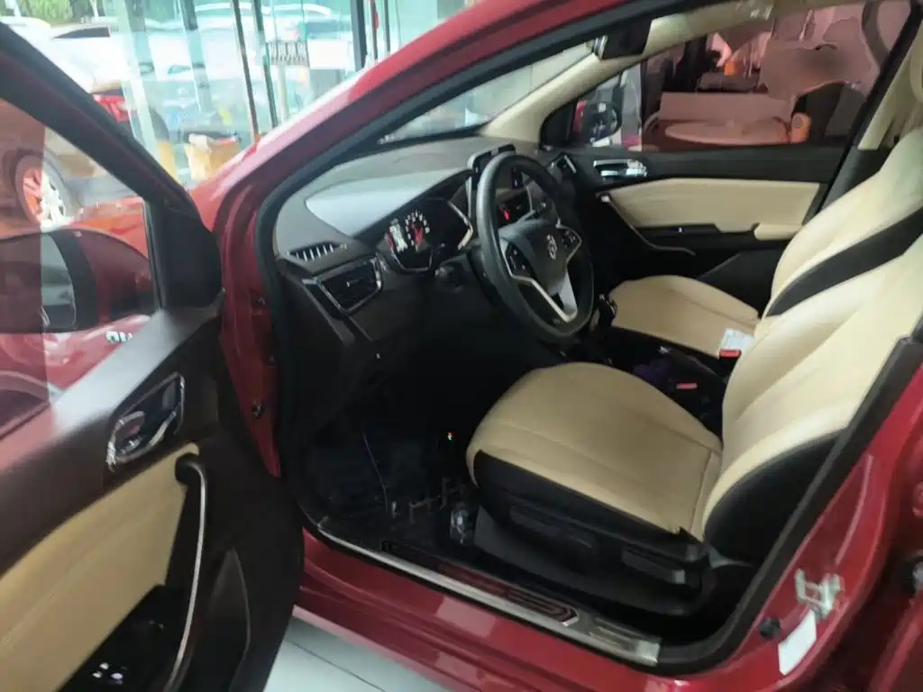 Baojun 310W — миниатюра 16