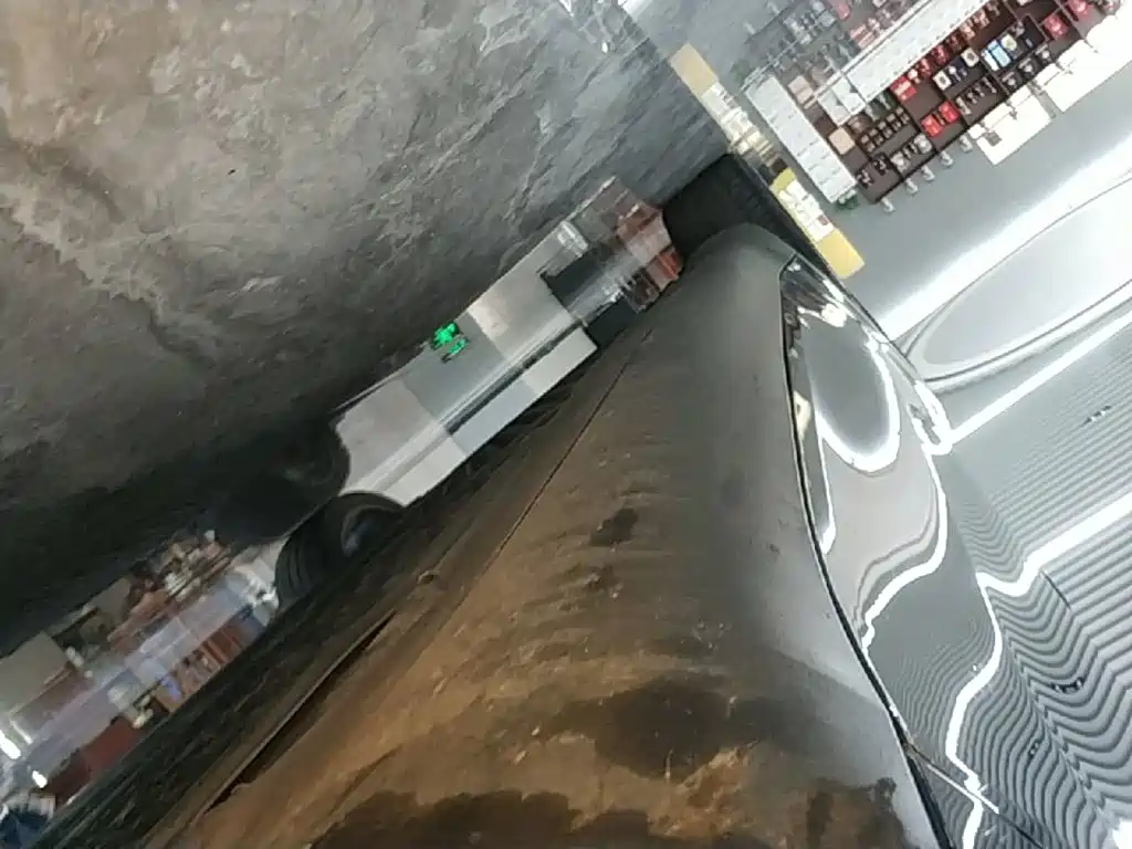 Tesla Model Y — миниатюра 21