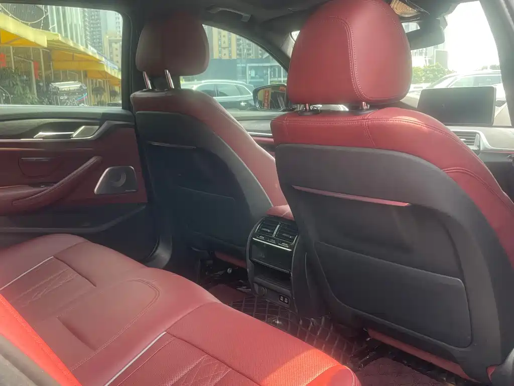 BMW 5 Series — миниатюра 9