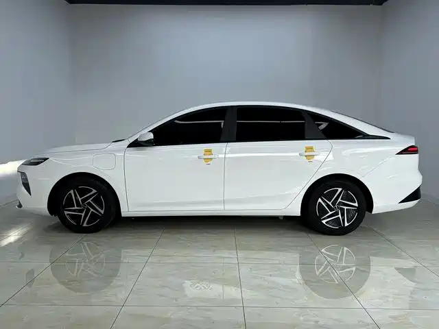 Roewe D6 2025 450km