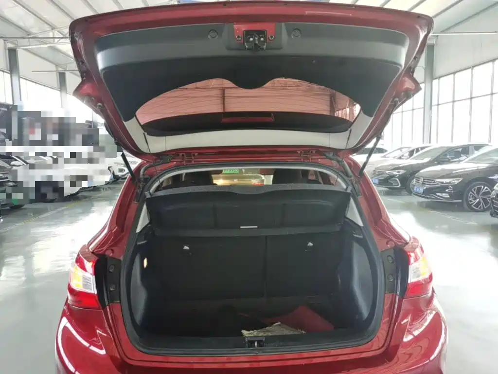 Nissan Tiida — миниатюра 19