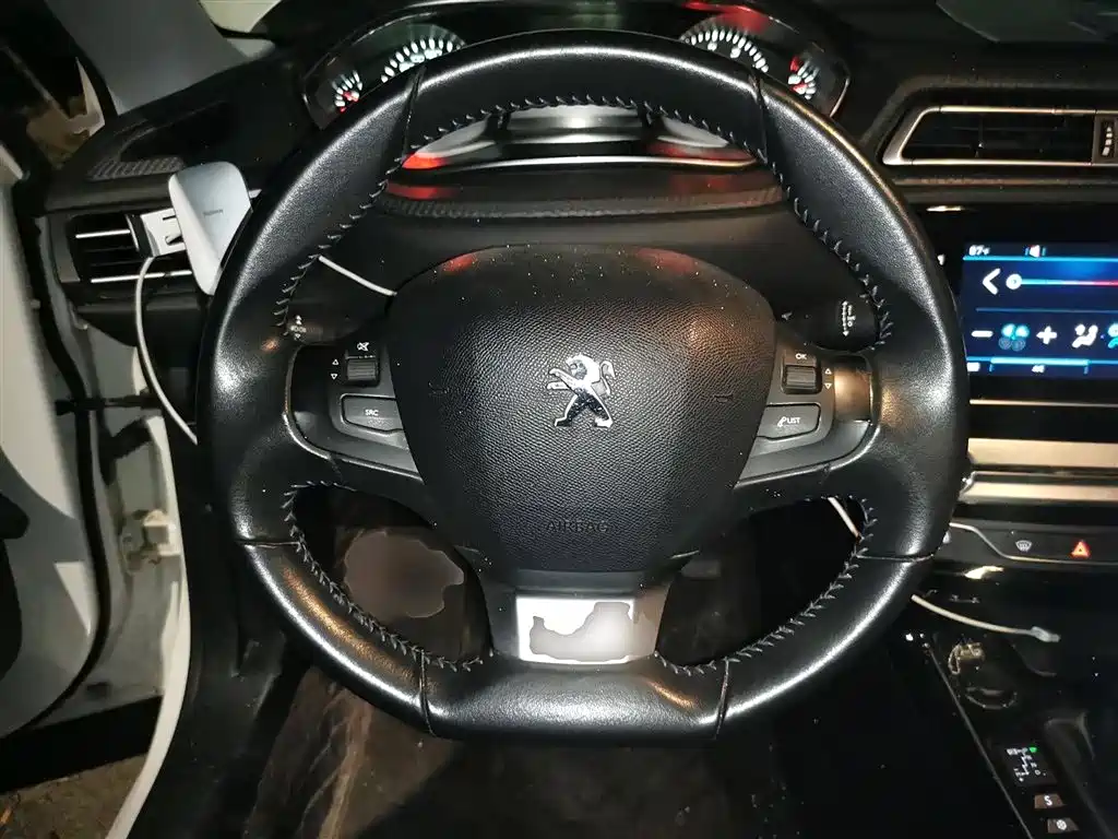 PEUGEOT  308