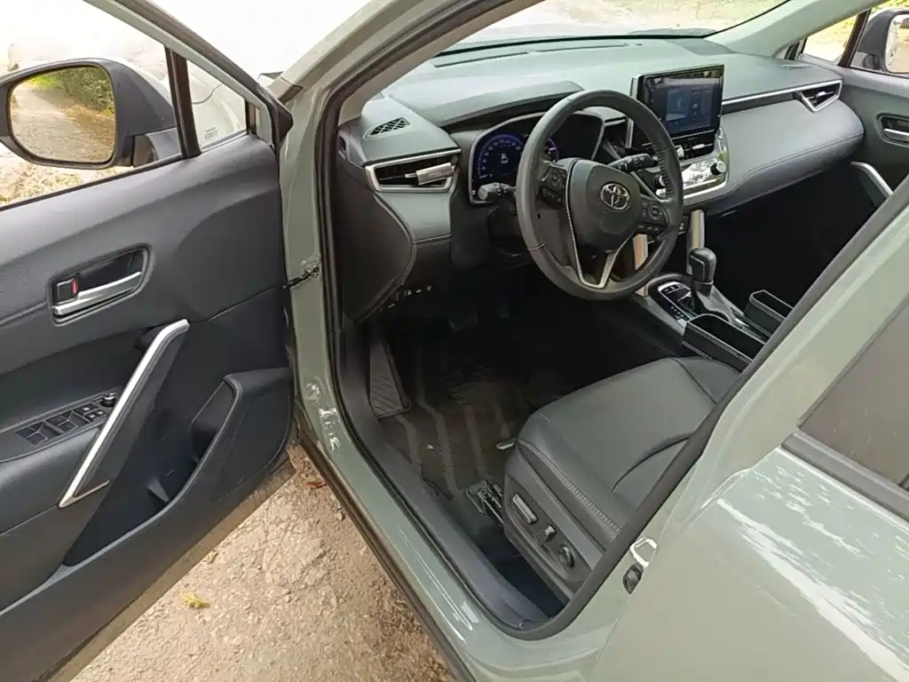 Toyota Corolla Cross — миниатюра 16