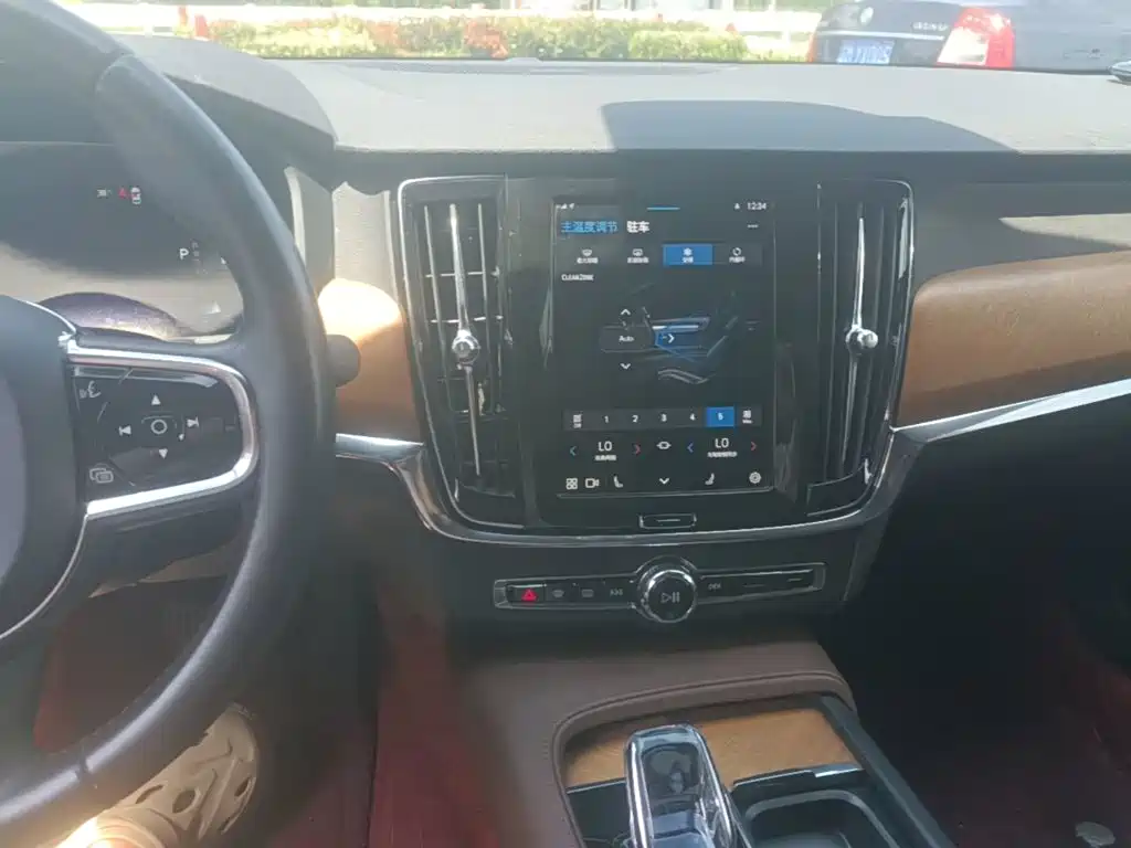Volvo S90 — миниатюра 13