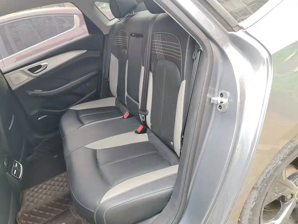 Roewe i6 MAX New Energy — миниатюра 18