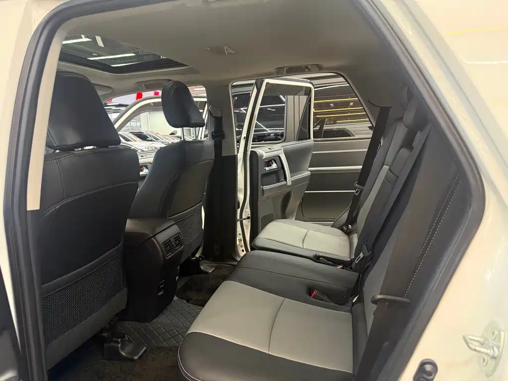 Toyota 4Runner — миниатюра 7