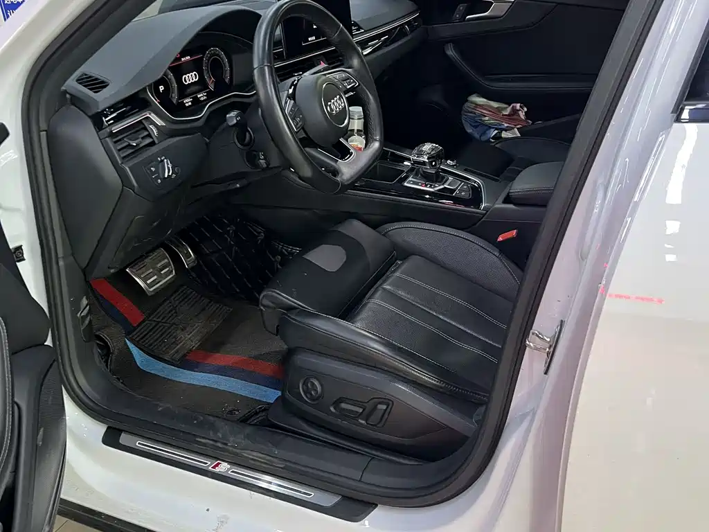 Audi A4L 2023 40 TFSI Luxury