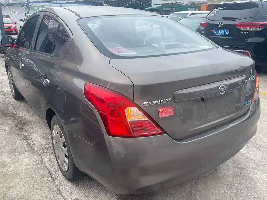 Nissan Sunny — миниатюра 7