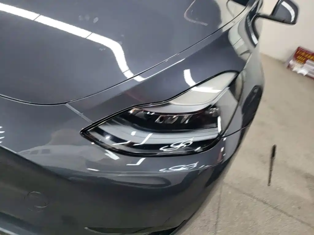 Tesla Model Y — миниатюра 24
