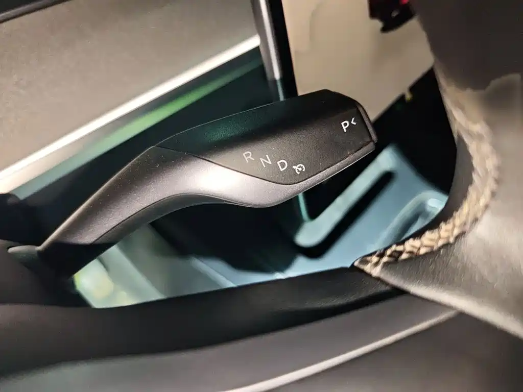 Tesla Model Y — миниатюра 7