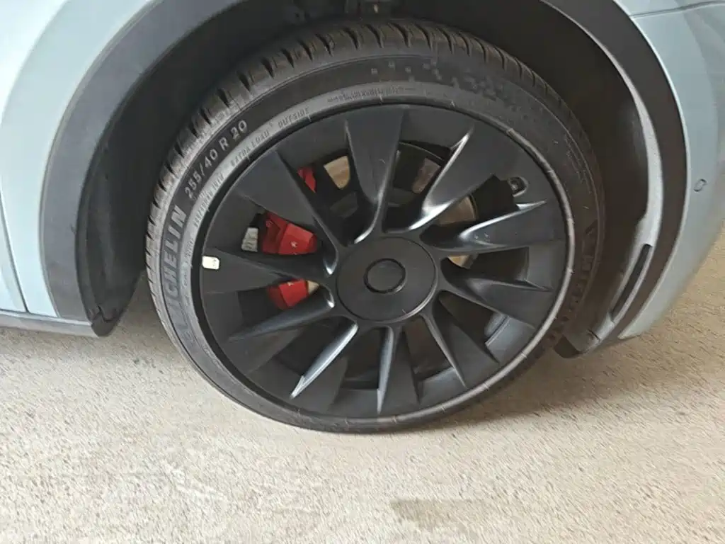 Tesla Model Y — миниатюра 12