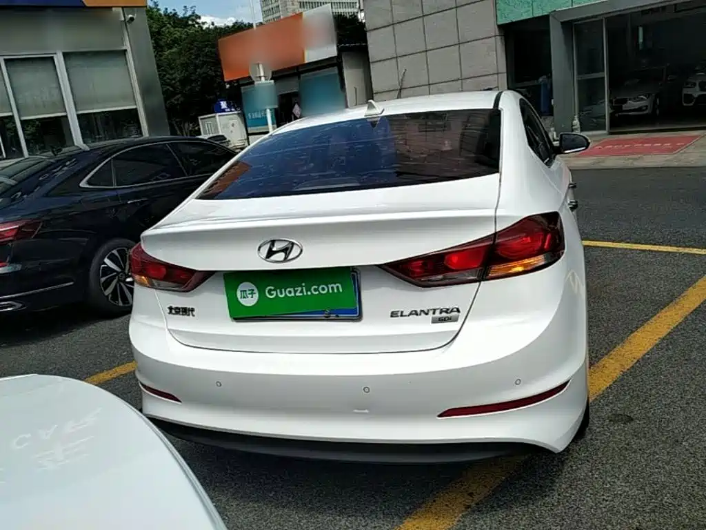 Hyundai Elantra — миниатюра 6