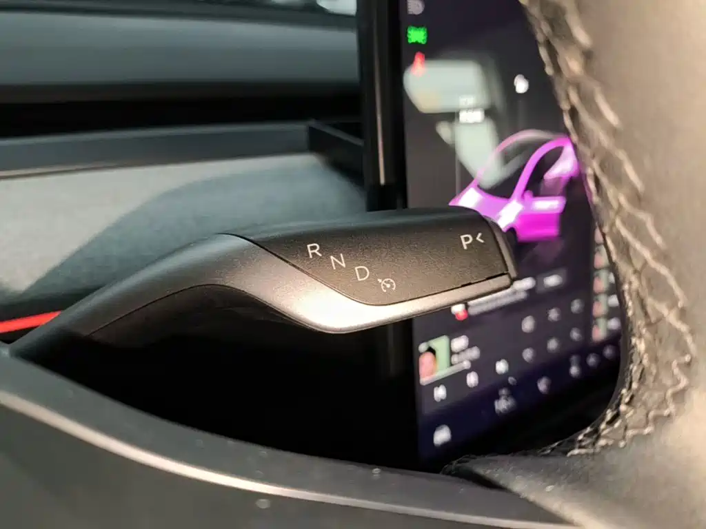 Tesla Model Y — миниатюра 14