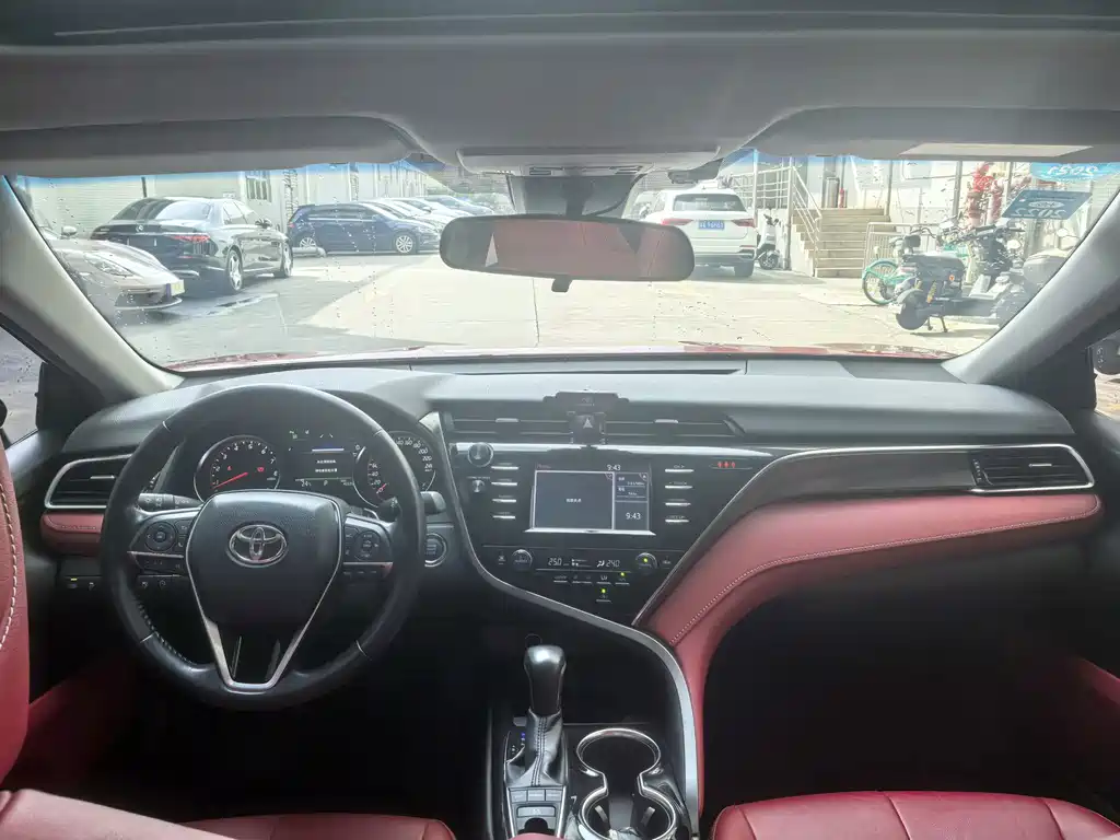 Toyota Camry — миниатюра 13