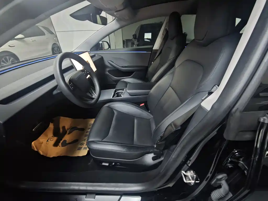 Tesla Model 3 — миниатюра 8