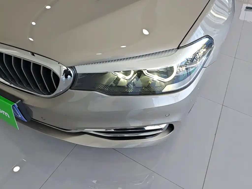 BMW 5 Series — миниатюра 24