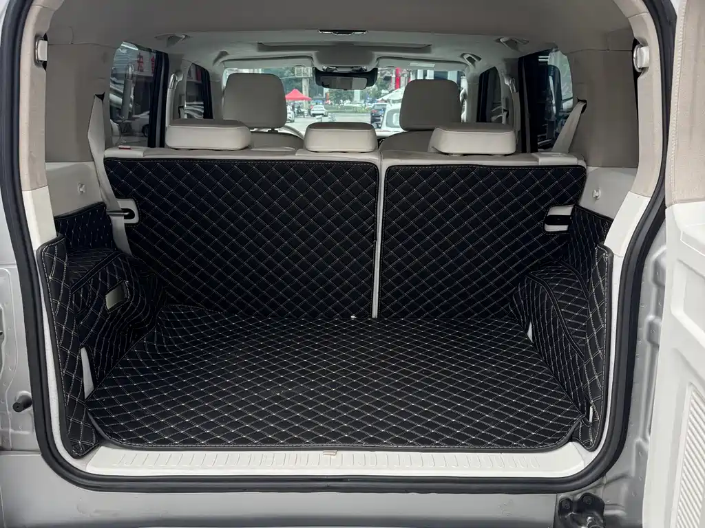 TANK CO CREATION TANK 300