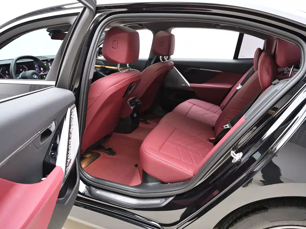 BMW 5 Series — миниатюра 18