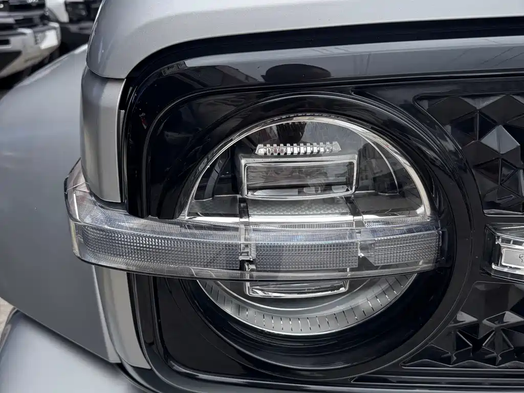 TANK CO CREATION TANK 300