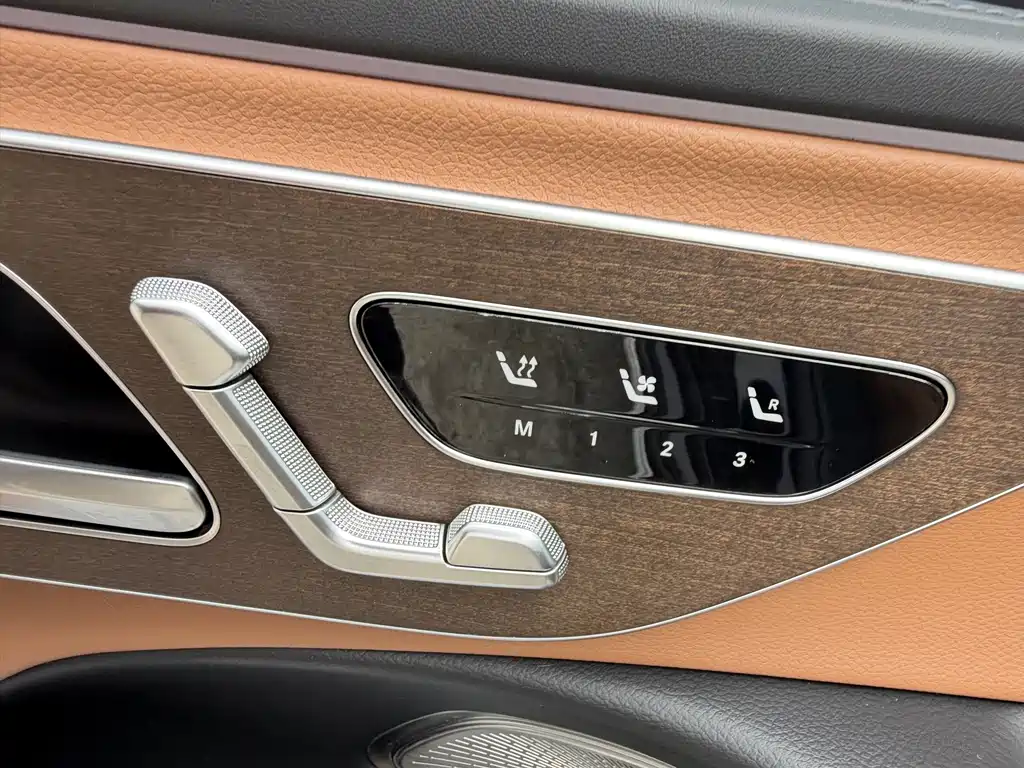 Mercedes-Benz E-Class — миниатюра 10
