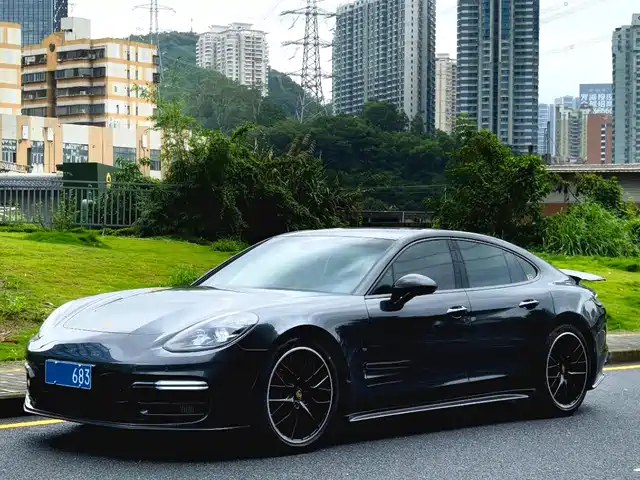 PORSCHE PANAMERA 2022