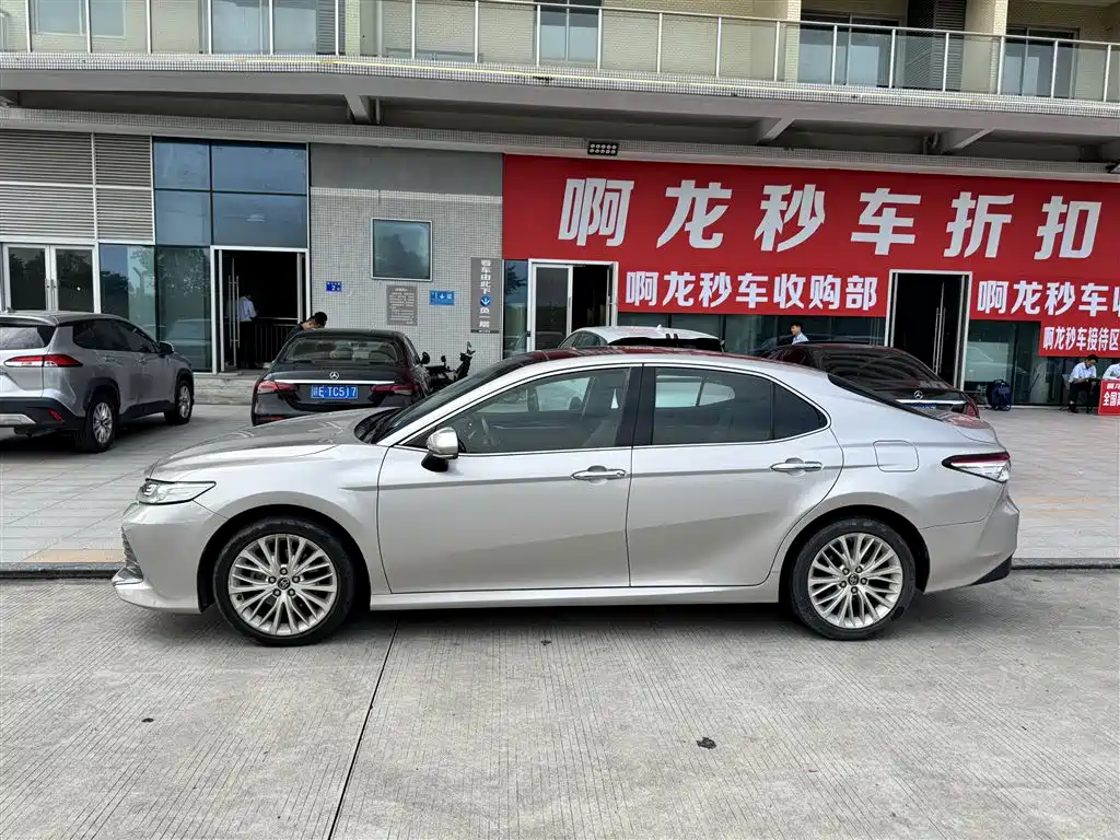 Toyota Camry — миниатюра 3