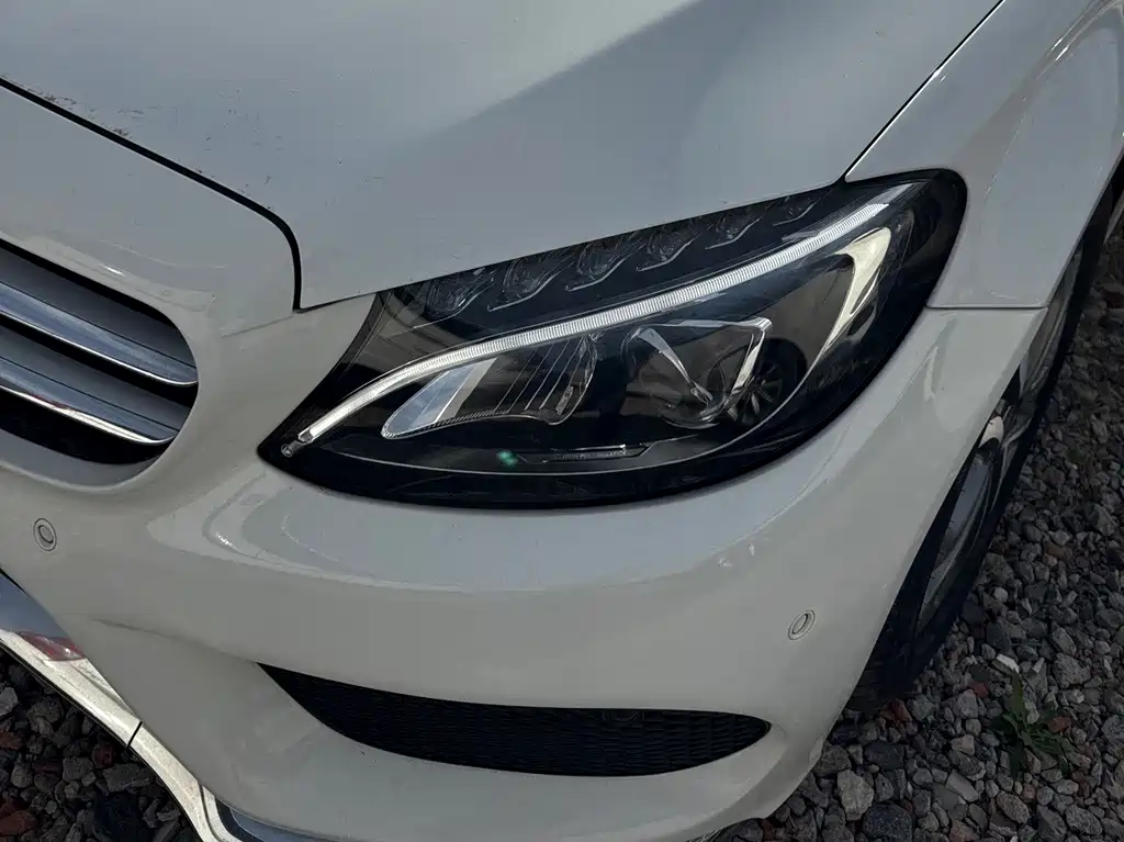 Mercedes-Benz C-Class — миниатюра 6