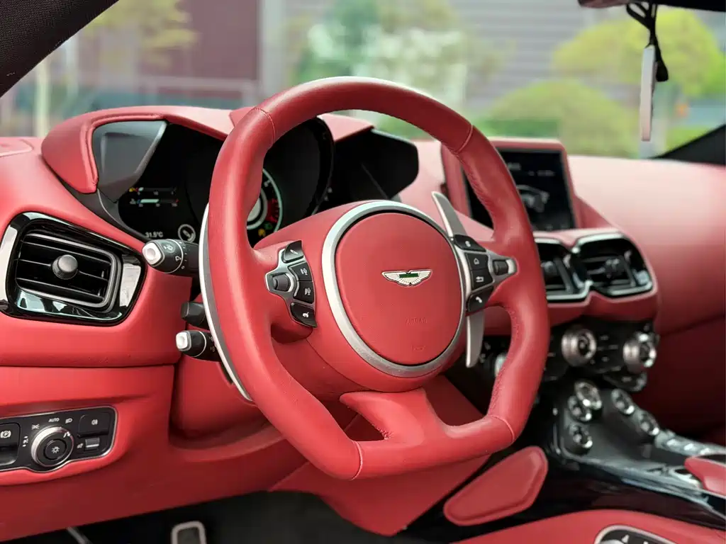 Aston Martin V8 Vantage — миниатюра 8