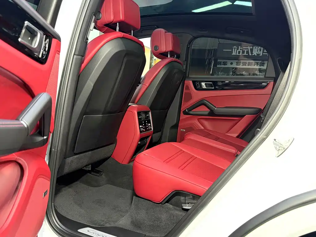 Porsche Cayenne — миниатюра 9