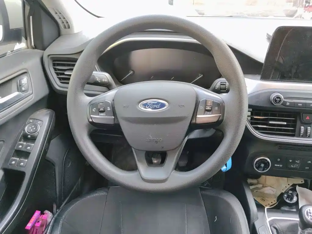 Ford Focus — миниатюра 11