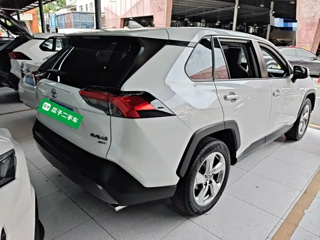Toyota RAV4 — миниатюра 7