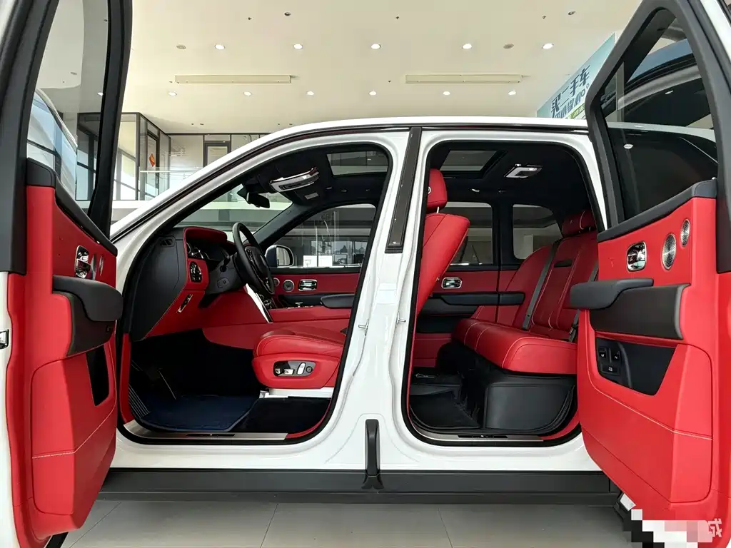 Rolls-Royce Cullinan — миниатюра 8