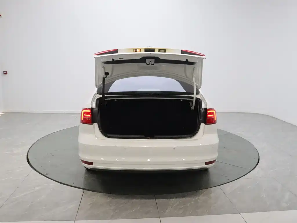 Volkswagen Sagitar — миниатюра 24