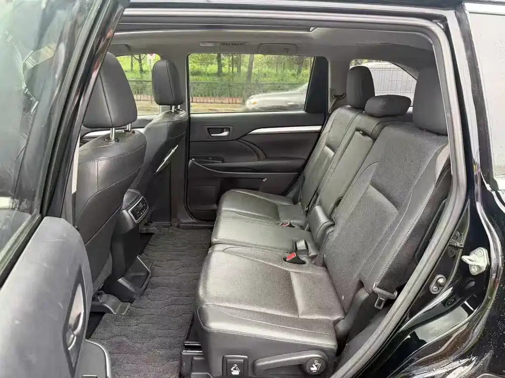 Toyota Highlander 2015 2.0T Luxury 7 мест