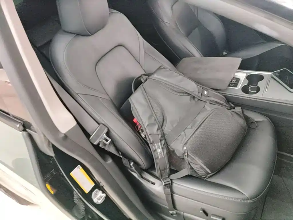 Tesla Model Y — миниатюра 25