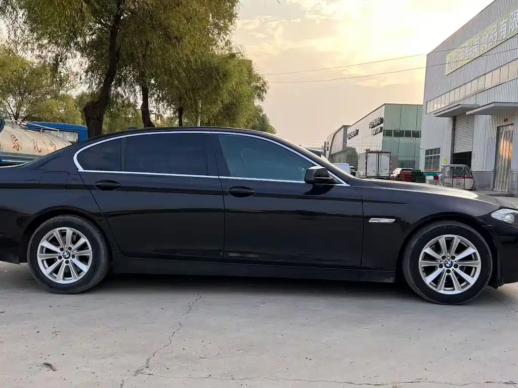 BMW 5 Series — миниатюра 6