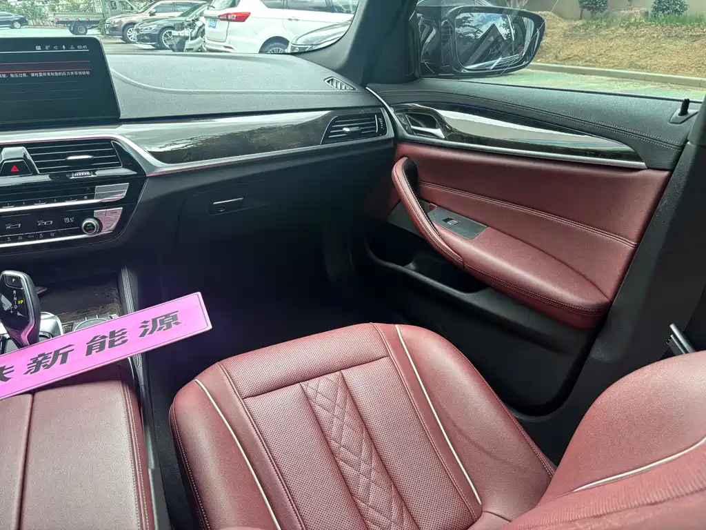 BMW 5 Series — миниатюра 11