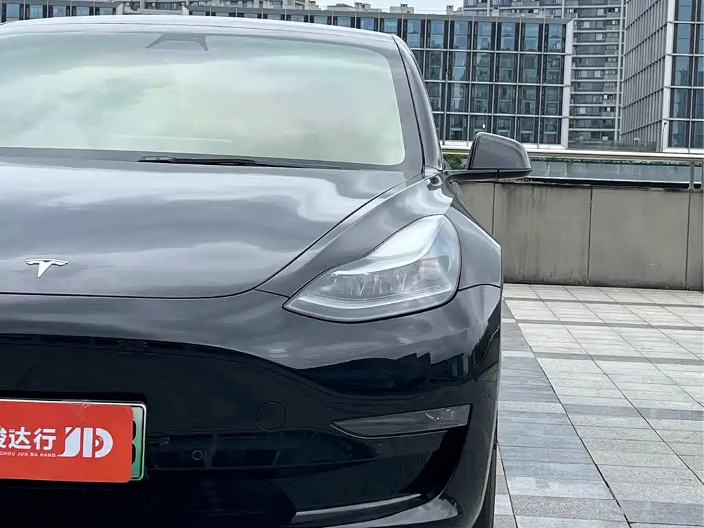 Tesla Model 3 — миниатюра 6