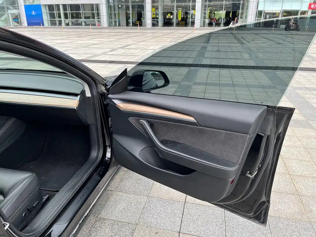 Tesla Model 3 — миниатюра 19