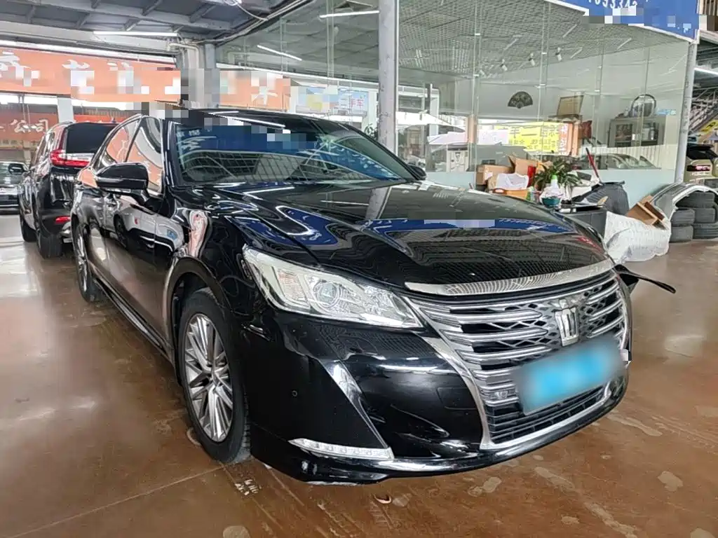 Toyota Crown — миниатюра 4