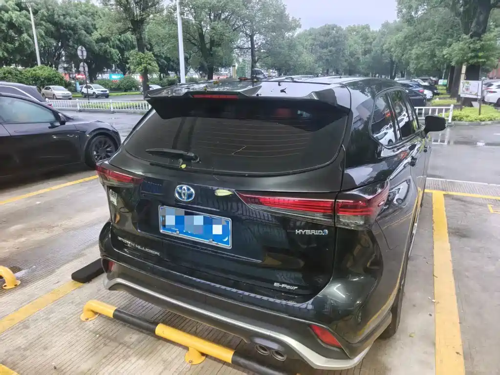 Toyota Crown Kluger — миниатюра 5