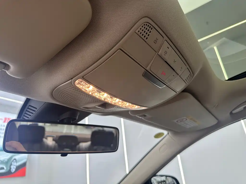 Mercedes-Benz E-Class — миниатюра 9