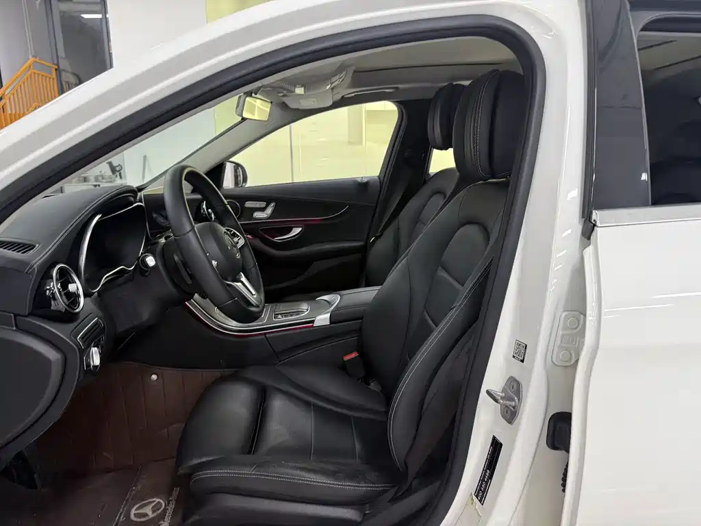 Mercedes-Benz C-Class — миниатюра 11