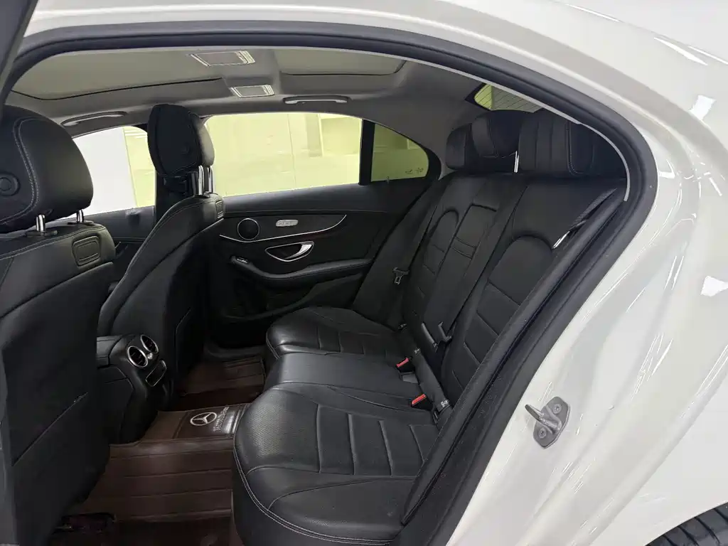 Mercedes-Benz C-Class — миниатюра 14